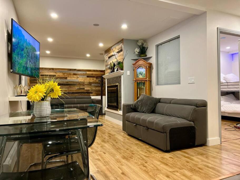 Westview Vacation Rental - Two Br House North Vancouver Exterior photo